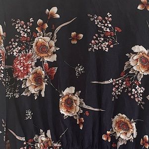 Cute flowery long sleeve dress.